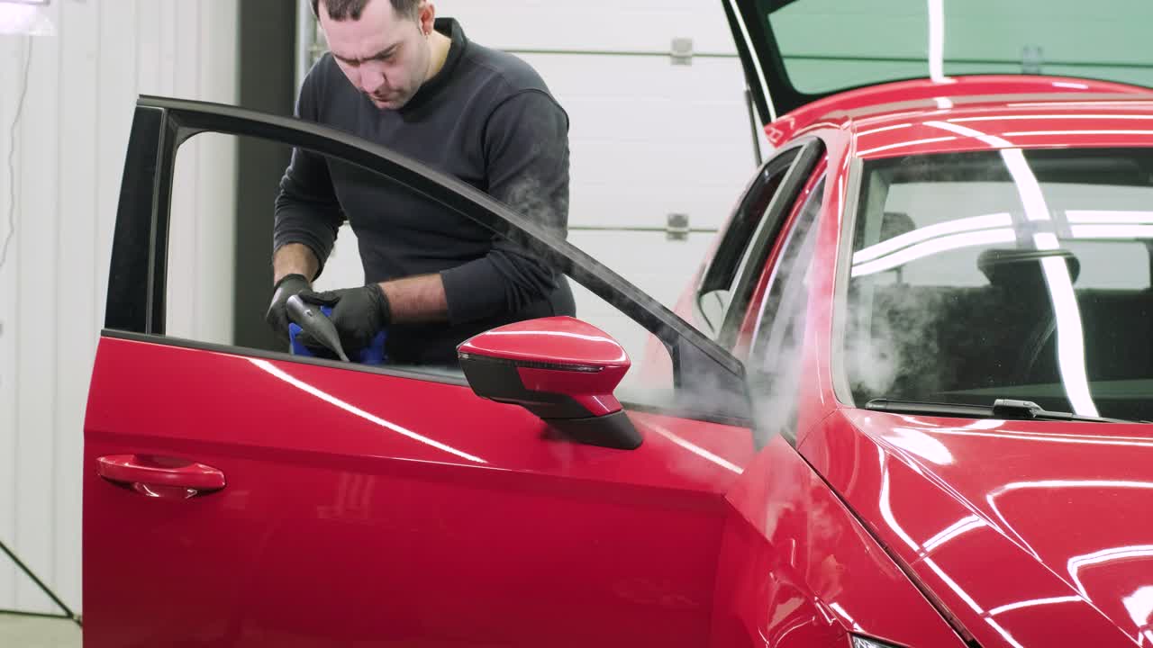 전문적인 자동차 청소. 샤워. 인테리어 세부 사항. 자동차 인테리어를 건조 청소 및 세부 사항; 깊은 좌석 청소; 자동차 세탁에서 거품을 는; 먼지에서 자동차 패널을 청소하는; 진공청소기