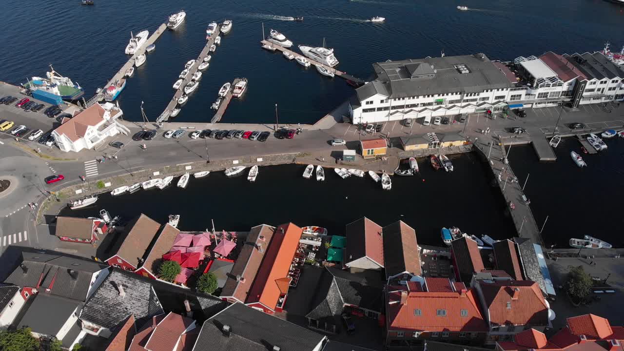 puerto deportivo de la hermosa ciudad costera de kragero en telemark, noruega