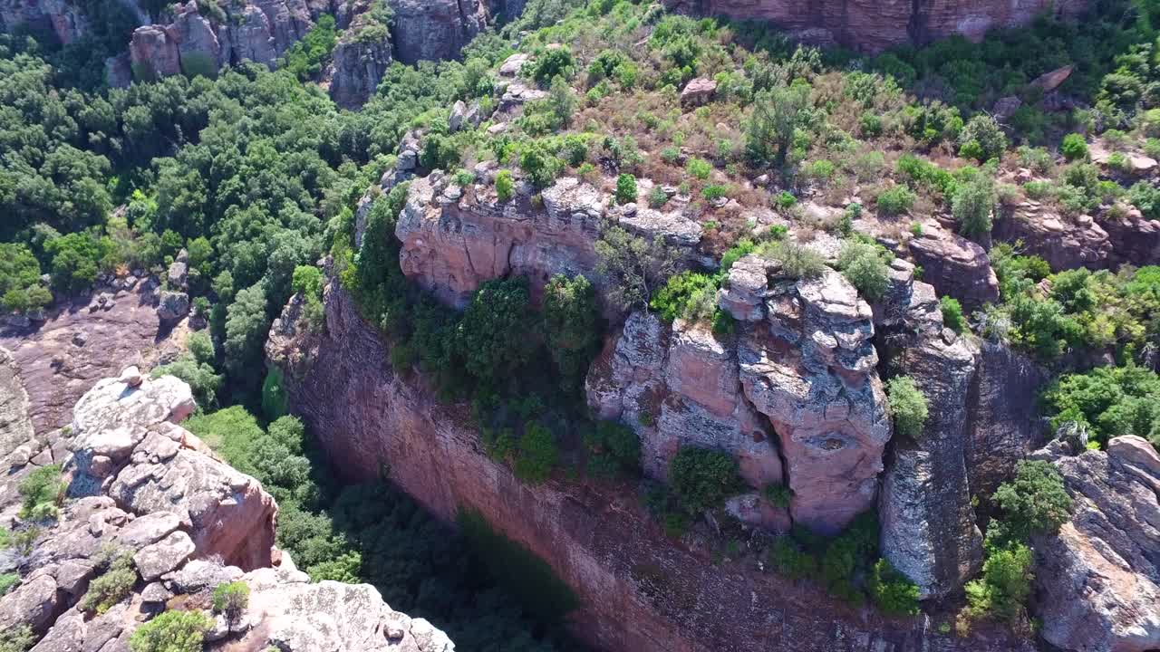 화창한 여름 아침에 칸 산과 협곡의 공중 전망