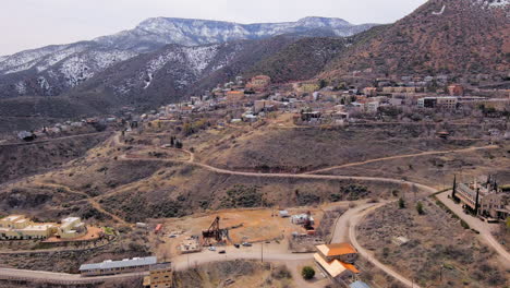 Historic-mining-town-on-the-mountain-edge,-Jerome-Arizona