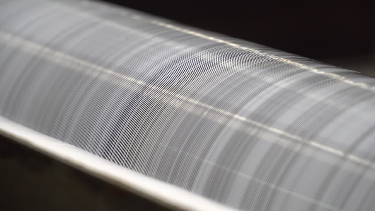 rodillos giratorios cubiertos con cola de agua blanca