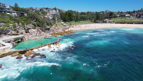 Bronte-Baths-Swimming-Pool-In-Sydney,-New-South-Wales,-Australia---Aerial-Drone-Shot