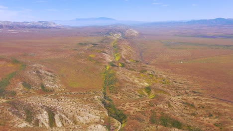 Sehr-Gute-Luftaufnahme-Der-Erdbebenverwerfung-San-Andreas-Fault,-Die-Durch-Die-Carrizo-ebene-Von-Kalifornien-Verläuft