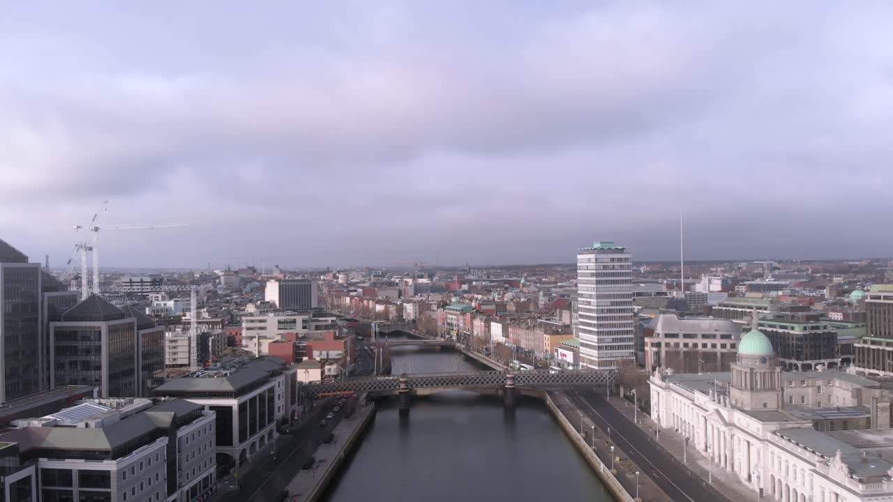 toma de drones del río liffey, dublín, irlanda