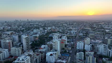 Paisaje-Urbano-De-Santo-Domingo-Al-Amanecer