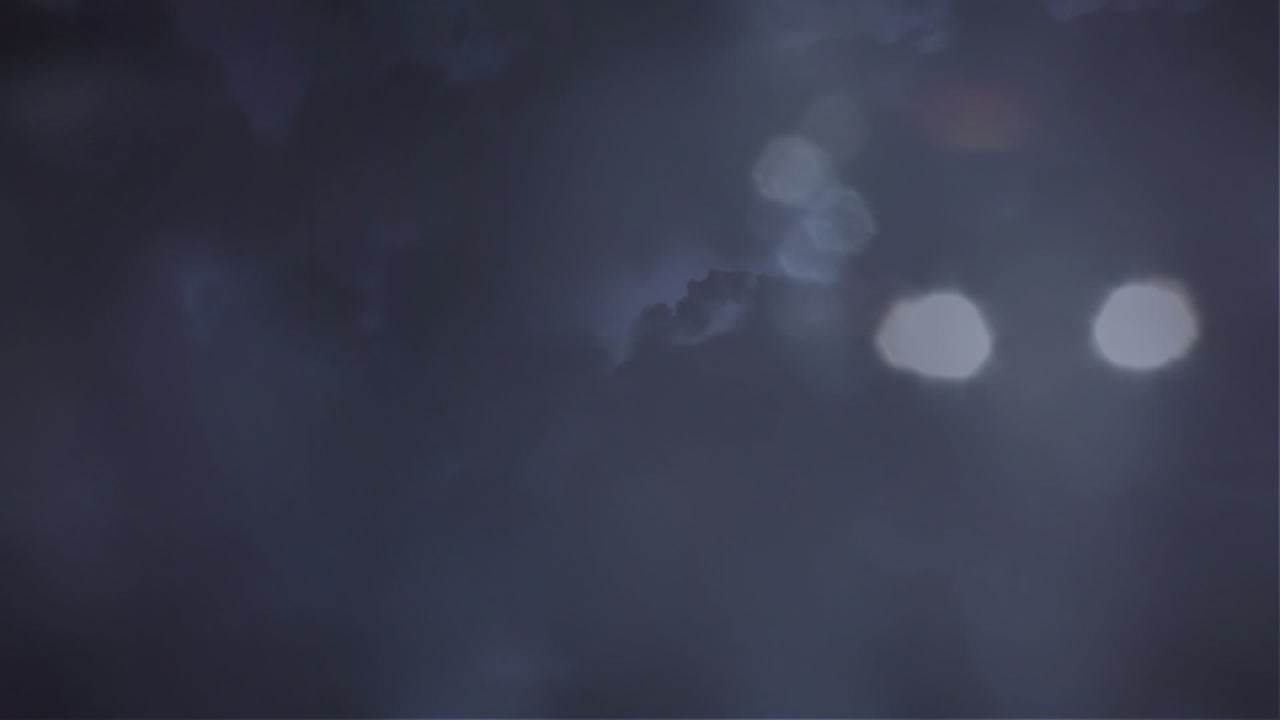 animación del cielo nocturno con tormenta eléctrica