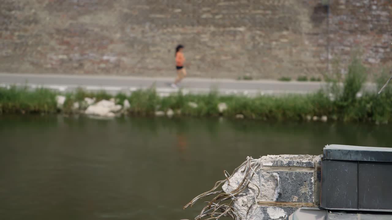 primer plano de un edificio demolido