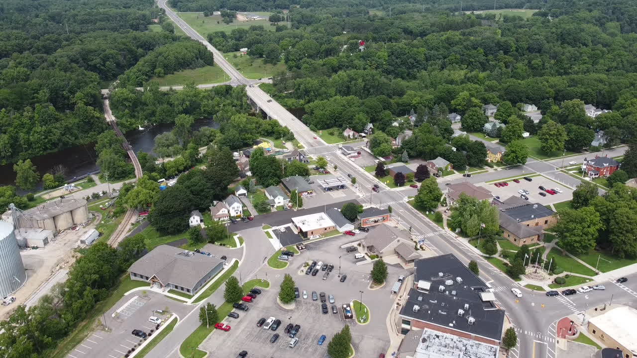fremont michigan drone imágenes aéreas del centro de los edificios paisaje urbano