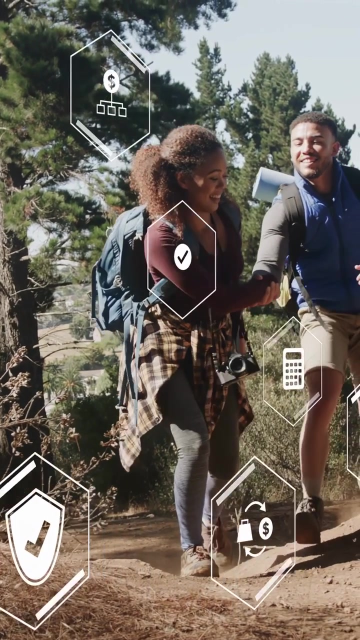 Video verticale: Donna escursionista che si allunga, accettando una mano per arrampicarsi, camminando con icone finanziarie fluttuanti.