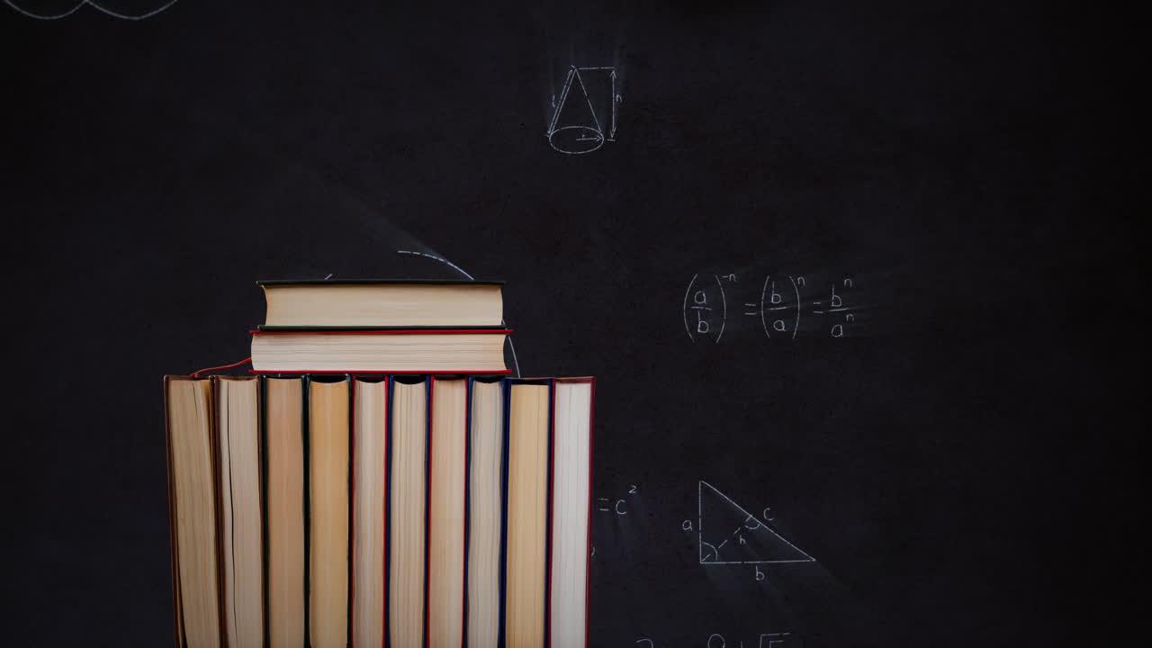 Libri ed equazioni matematiche con figure