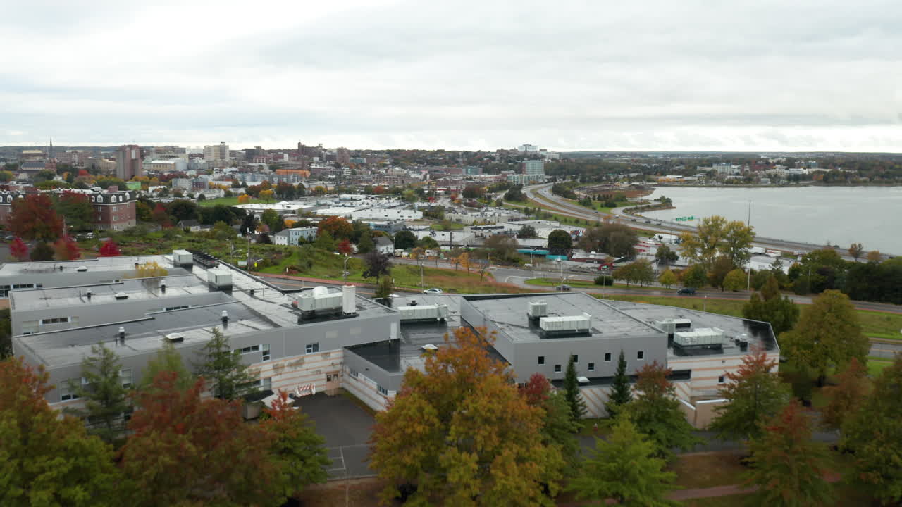 Vista aerea mozzafiato dello skyline dell'East End di Portland, Maine.