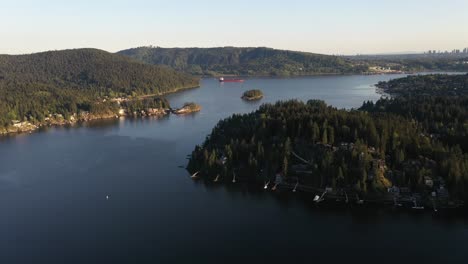 Atemberaubende-Aussicht-Auf-Den-Indischen-Arm-In-British-Columbia,-Kanada