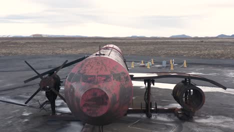 Flugzeugreplik-Geparkt-Auf-Asphalt-In-Island-Für-Flugzeugbrandtrainer