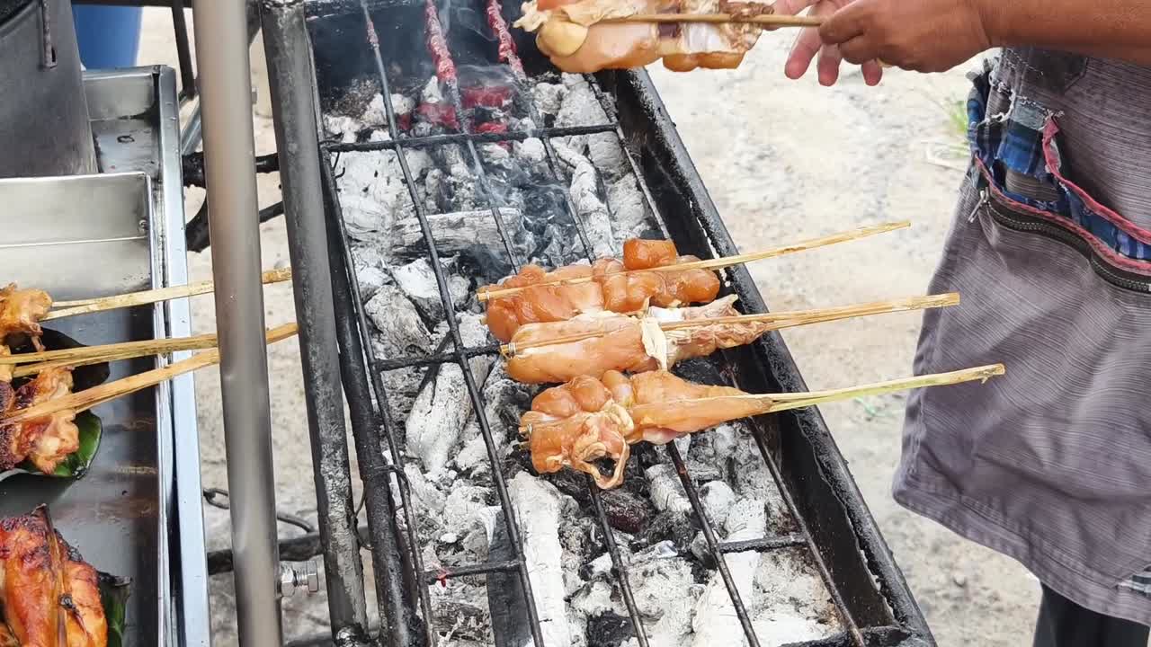 거리 음식 상점 에서 김 을 는  가죽