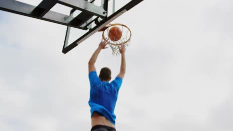 Basketballspieler-Spielen-Basketball-4k