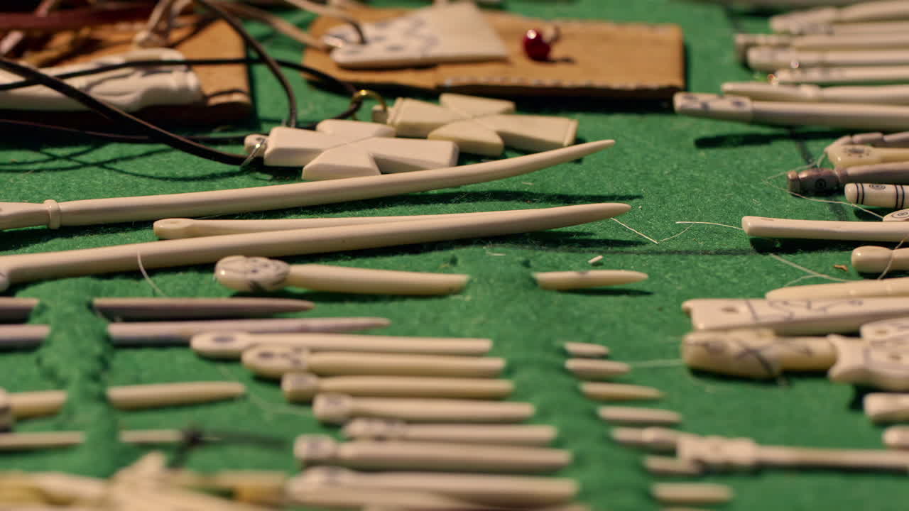 exquisitas creaciones artesanales para caballeros inspiradas en la era vikinga