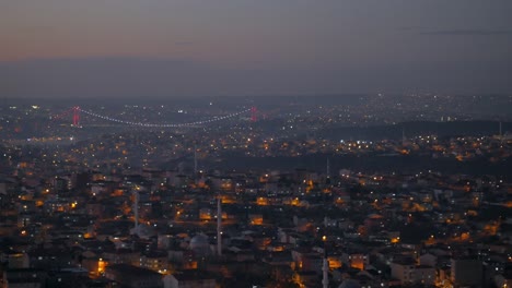 el paisaje urbano de estambul al anochecer