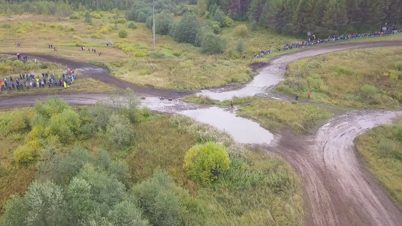 더트 트랙 경주 의 공중 사진