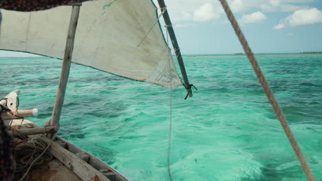 Traditional-dhow-sailing-on-turquoise-waters