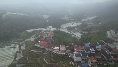 vista general del paisaje del distrito de brinchang dentro del área de cameron highlands de malasia