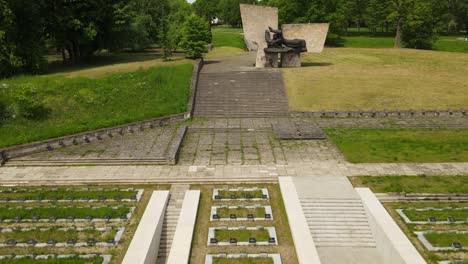 Memorial-to-the-soldiers-who-died-in-World-War-II