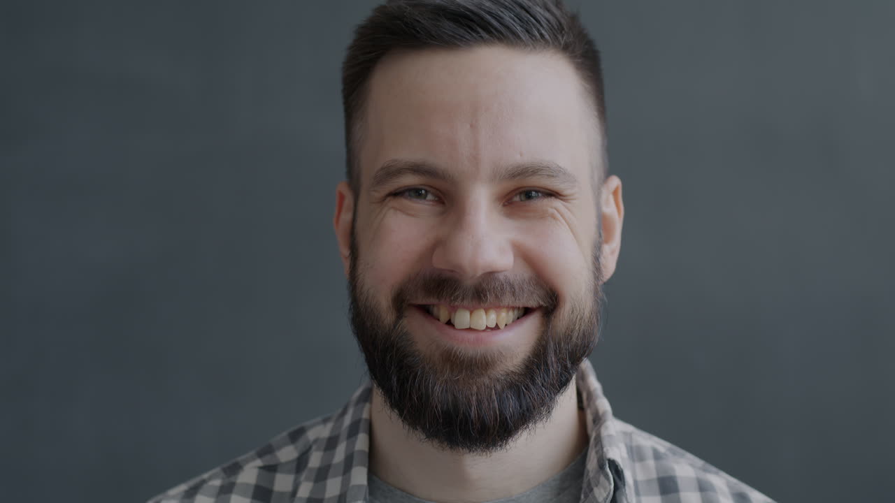 Retrato de un hombre sonriente