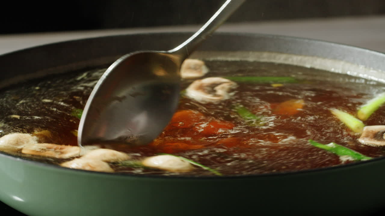 cocción de sopa de setas