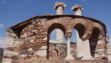 Ancient-building-and-pillars-of-the-Temple-of-Artemis-in-Sardis