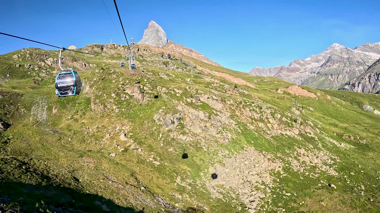 montaña matterhorn rodeada por los alpes suizos en suiza, europa