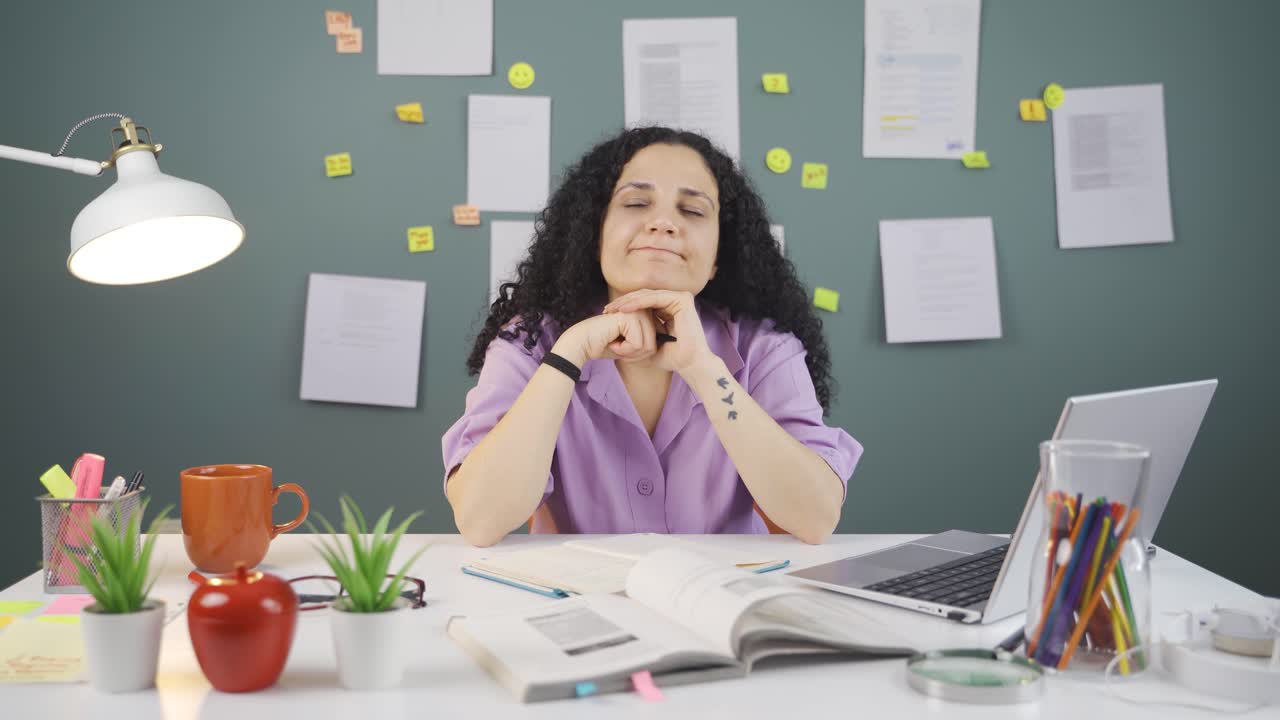 una estudiante muy atenta.