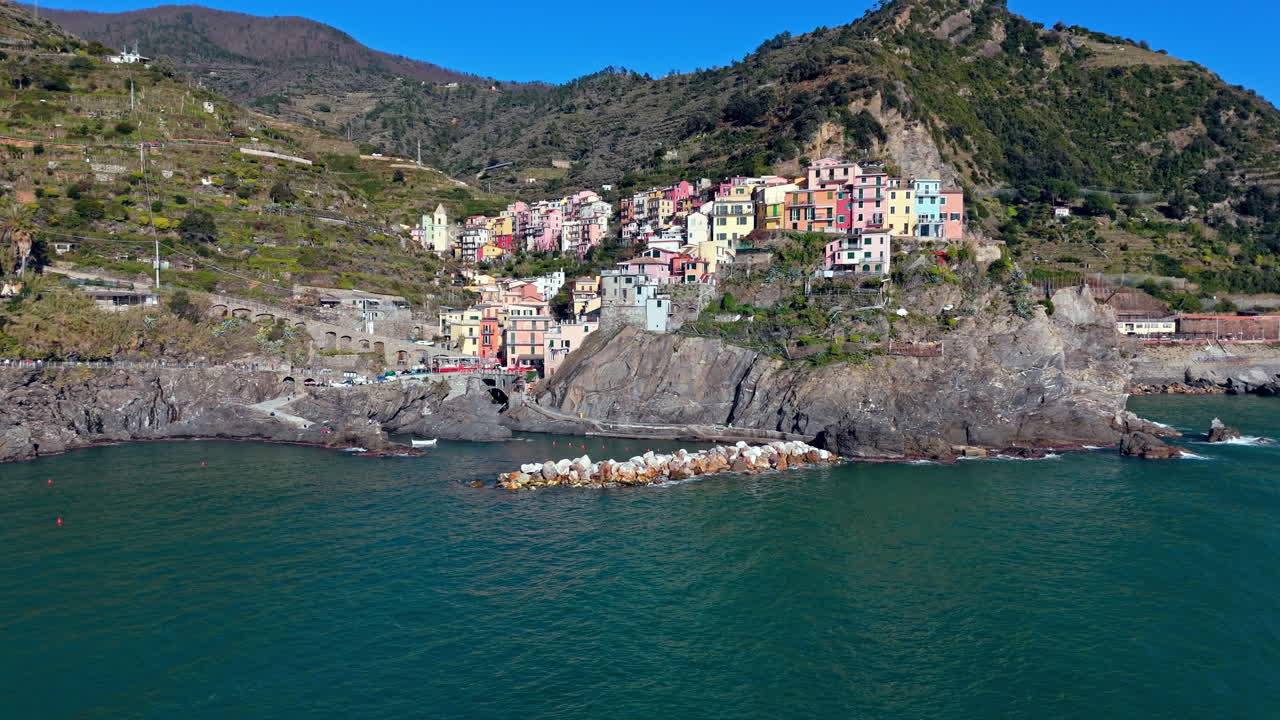 Colorful buildings on the cliffs of Manarola, Cinque Terre, Italy, by the sea