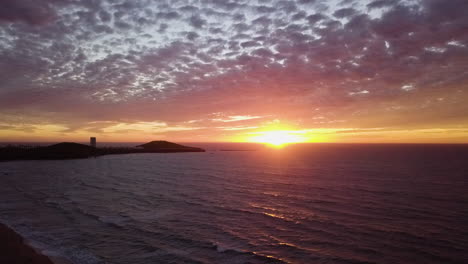 Puesta-De-Sol-Amarilla,-Naranja,-Violeta-Y-Azul-En-Mazatlán,-México