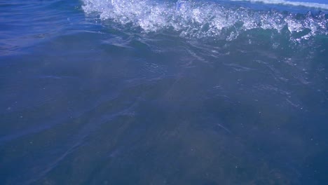 Ocean-foam-waves-on-beach.-Slow-motion-of-soft-wave-foam-on-plage