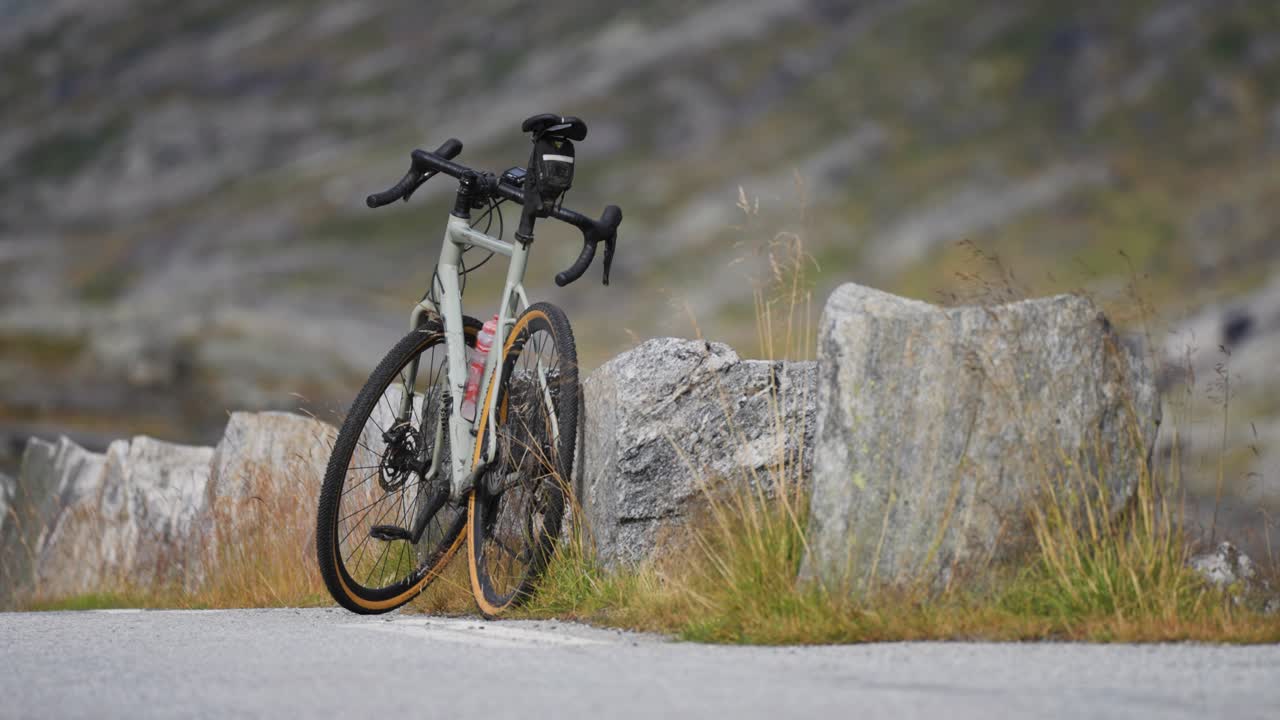 도로  ⁇ 에 있는 자전거