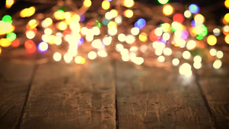 fondo de madera con una guirnalda eléctrica brillante
