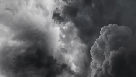 4k la intensidad de las tormentas eléctricas y las nubes oscuras