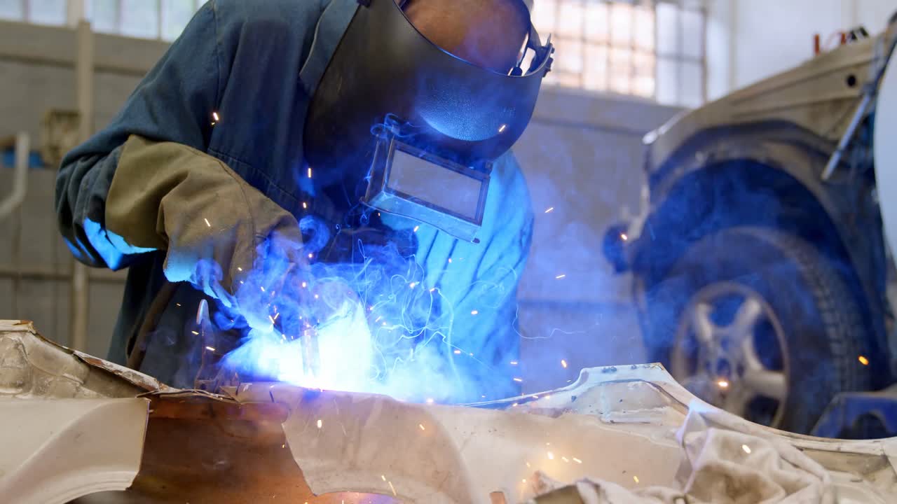 자동차 부분 4k에  ⁇ 는  ⁇ 불을 사용하는 기계