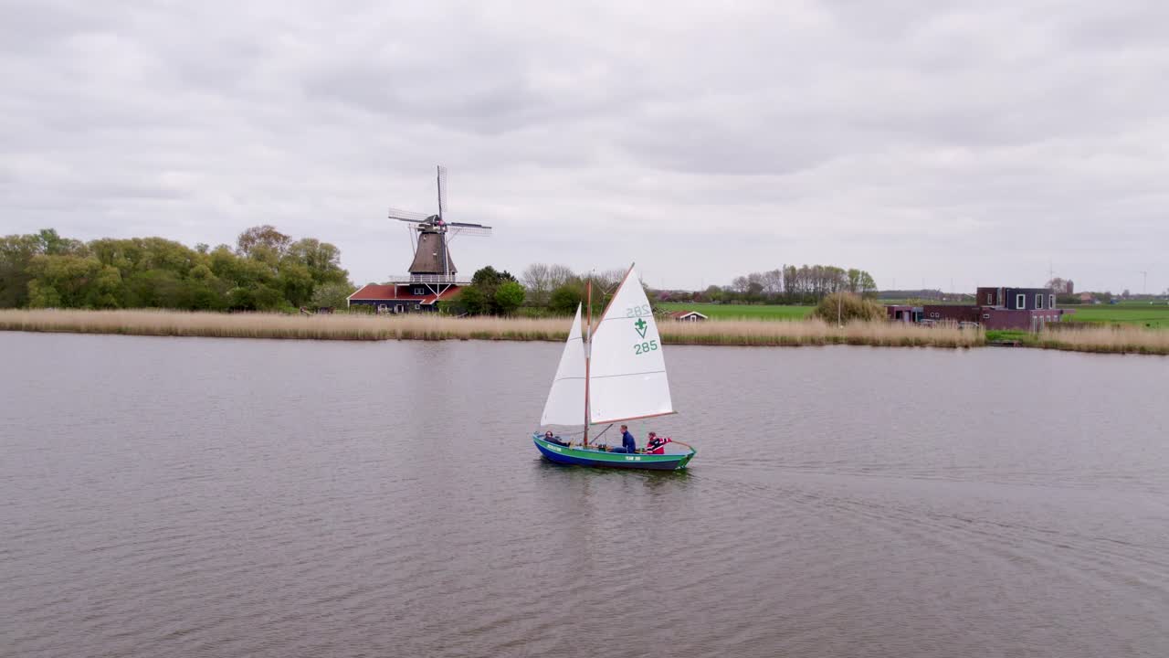 Landskap med vindmølle, elv og seilbåt, Anna Paulowna, Nederland
