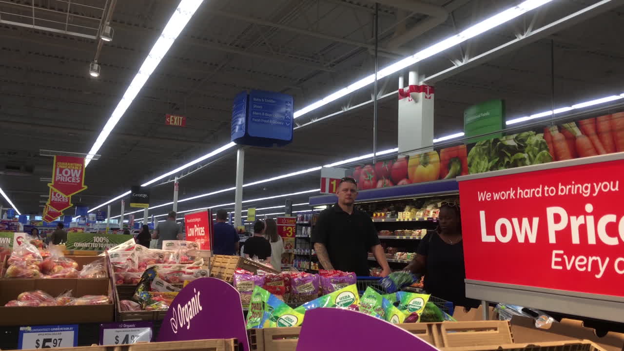 Motion of people buying food inside Walmart store with 4k resolution