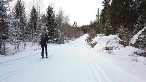 滑滑的電影空中拍攝 專業越野滑雪運動員的訓練