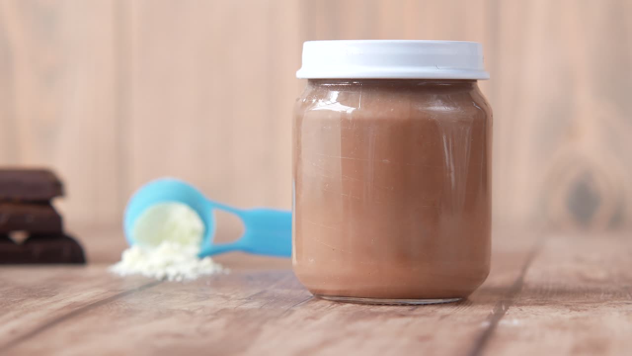 comida para bebés de chocolate en frasco