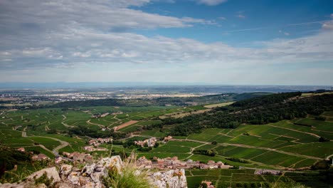 Una-Toma-En-Lapso-De-Tiempo-De-La-Campiña-Francesa-Desde-La-Roche-De-Solutré,-Cerca-De-Mâcon,-En-Borgoña