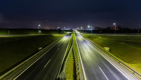 Lapso-De-Tiempo-En-La-Carretera-Con-Autos-Pasando,-De-Noche