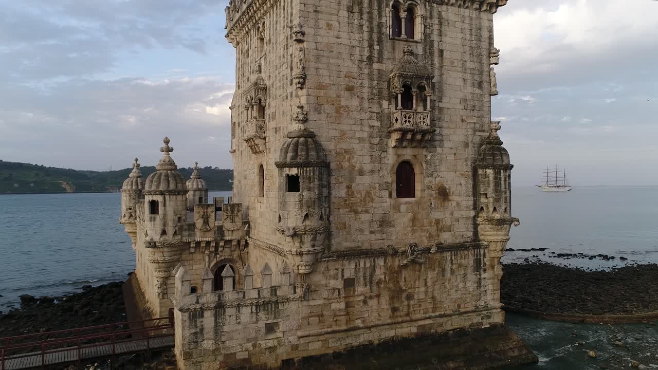 torre belem, vista desde un avión no tripulado en lisboa, portugal