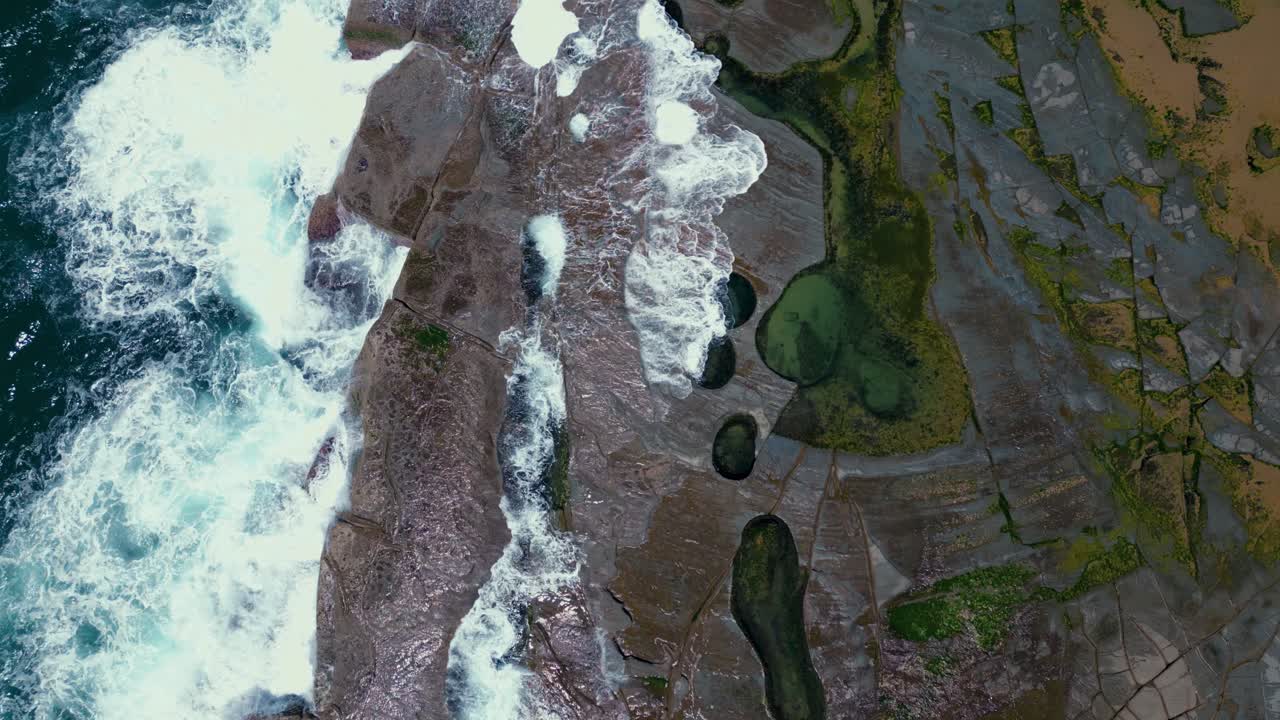 figura ocho piscinas en el parque nacional real de sydney en la playa de palmas ardientes, australia