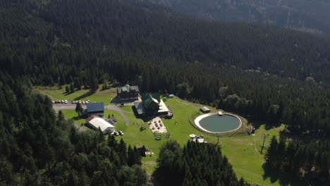 Stunning-aerial-view-of-the-Hotel-and-ski-resort,-Papsrek,-near-Prague,-Czech-Republic