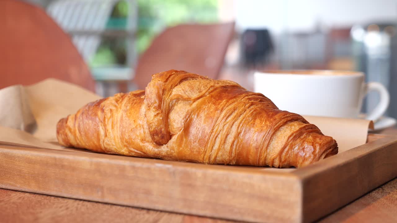 Croissant e caffè