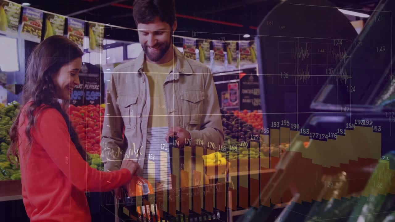 Havuç poşetini kaldıran ve fiyatı okuyan kadın, sepet tutan adam ise market ürünleri toplarken