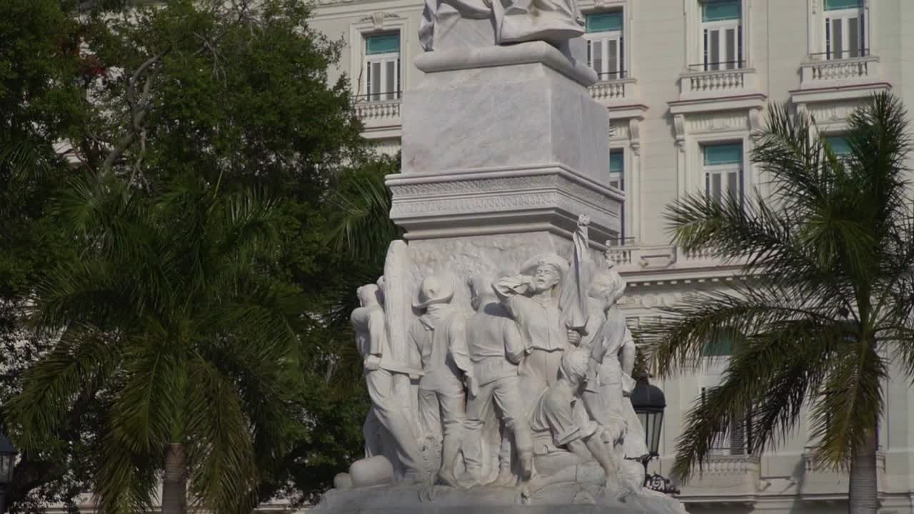 Tilt up reveal shot of a statue in old Havana, Cuba