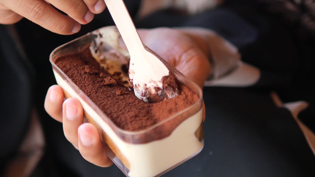 티라미수 디저트